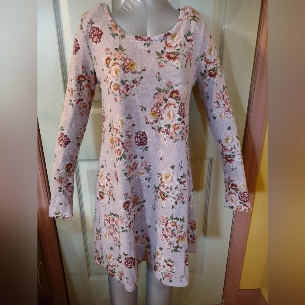Just Be woman size medium long sleeve dress floral